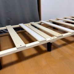 ベッドマットレスとフレームの画像