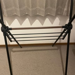 【美品】ニトリ 物干し 黒/茶 コンパクトの画像