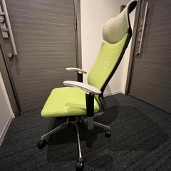 バロンチェア　オカムラ　可動肘掛け付き　ハイバックの画像