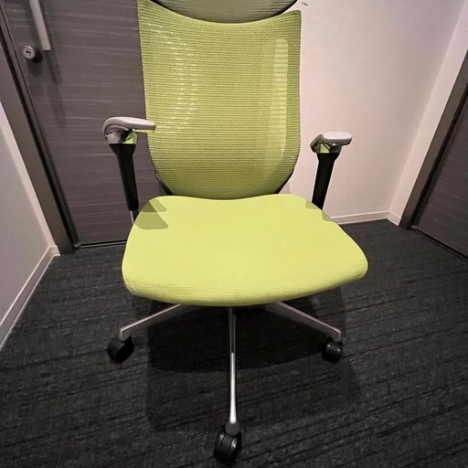 バロンチェア　オカムラ　可動肘掛け付き　ハイバック