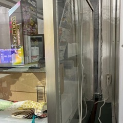 ガラス棚ショーケースの画像