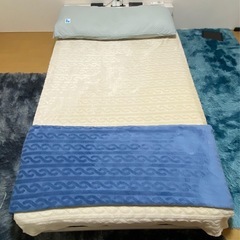 ダブルベッド(マットレス+フレーム)の画像