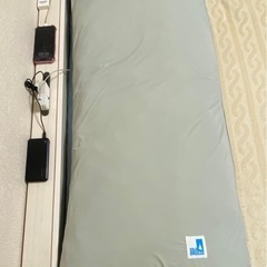 ダブルベッド(マットレス+フレーム)の画像