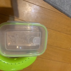 タッパーとバナナケースの画像