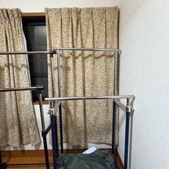 ハンガーラック2個の画像