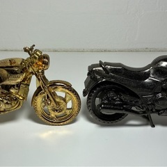 Kawasaki GPZ900R、YAMAHA RZ250フィギュア合金 模型 レットバロンバイクモデル の画像