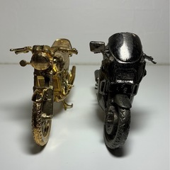 Kawasaki GPZ900R、YAMAHA RZ250フィギュア合金 模型 レットバロンバイクモデル の画像