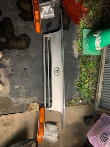 １００系ハイエースグリル周り