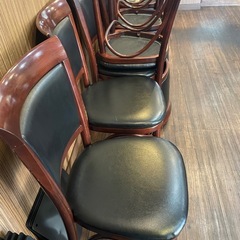 飲食店の椅子の画像