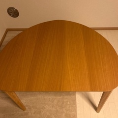 ダイニングテーブルの画像