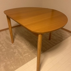 ダイニングテーブルの画像