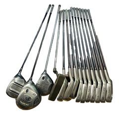 ゴルフバッグとゴルフクラブセットの画像