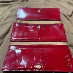 イルビゾンテエナメル財布の画像