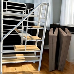 ロフトベッド 階段付き シングル 机・デスク付き パイプベッド 四つ折り敷布団付 2025年2月購入の画像
