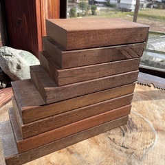 木製ブロック　飾り台　の画像