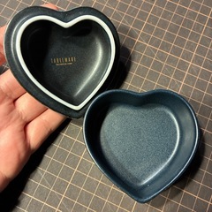 小物入れ　陶器　ネイビー　ハートの画像