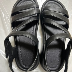 黒サンダルの画像