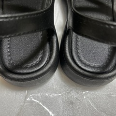 黒サンダルの画像