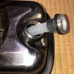 未使用！ガソリン携行缶　3L　ノズル内部収納タイプの画像