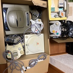 レトロゲーム機とコントローラーやパーツ　セガの画像