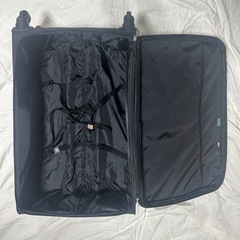 大型キャリーケース　の画像