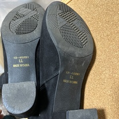 黒ヒールショートブーツの画像