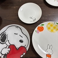 お皿　スヌーピー　ミッフィーなどお皿いろいろの画像