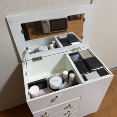 化粧品棚　ドレッサーの画像