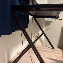 ゲーミングデスクの画像