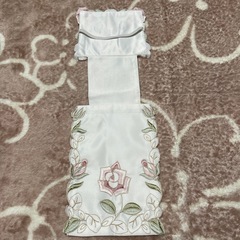 綺麗な刺繍のトイレットペーパーホルダーカバーの画像