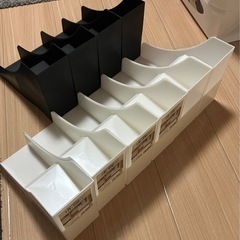 ２段式コミックスタンド　サナダ精工 10個(白×6/黒×4)の画像