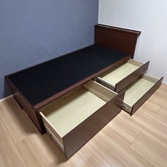 ベッドフレームの画像