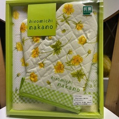 決まりました
新品未使用綿100%タオルハンカチ　ポーチ　オーブンミトンセットの画像