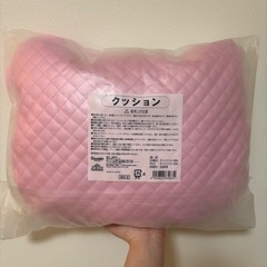 一番くじハローキティクッションの画像