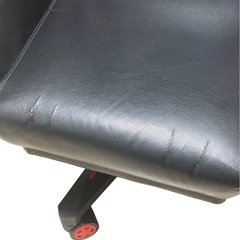 HBADA ゲーミングチェア 黒/赤 アームレスト付き フットレスト付きの画像