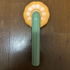 猫用ブラシ オレンジとグリーンの画像