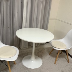 楽天の丸テーブルと椅子2の画像