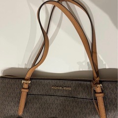 MICHAEL KORS ブラウン モノグラム バッグの画像