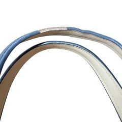 ネイビーとアイボリーのトートバッグの画像