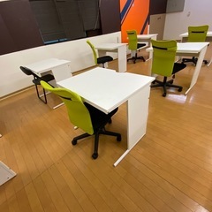 椅子テーブルまとめての画像