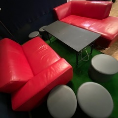 本革ソファー赤の画像