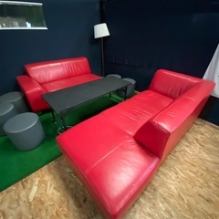 本革ソファー赤の画像