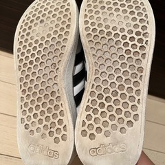 adidas22/36スニーカーの画像