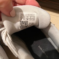 adidas22/36スニーカーの画像