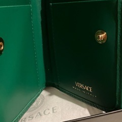 ヴェルサーチおり財布グリーンの画像