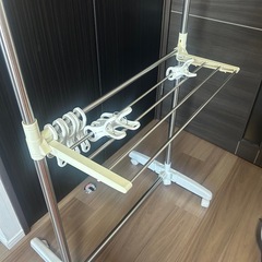 折りたたみ物干しスタンドの画像