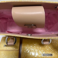 ハンドバッグと財布セットの画像
