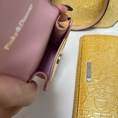 ハンドバッグと財布セットの画像