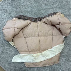 ダウンフェザー肩掛けベストの画像