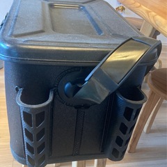 お話中　釣具　EVAタックルバッカン タックルボックス　ロッドホルダー付　REAL METHODの画像